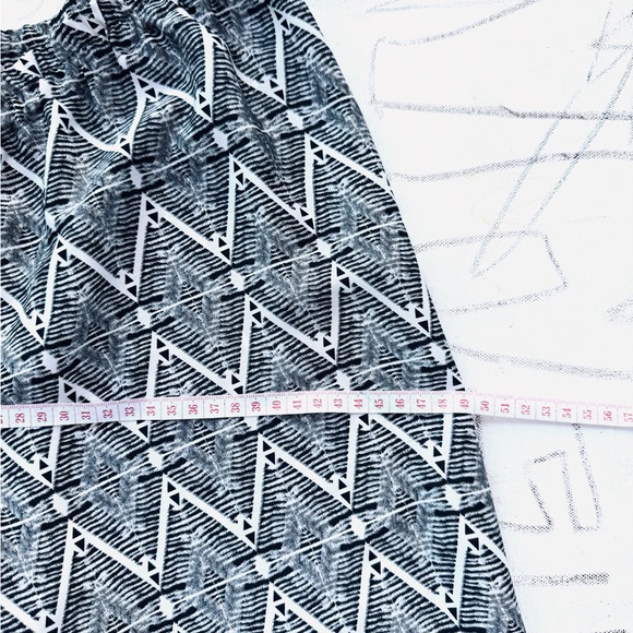 Women's Wide Leg Patterned Pants - Picture 10 of 10